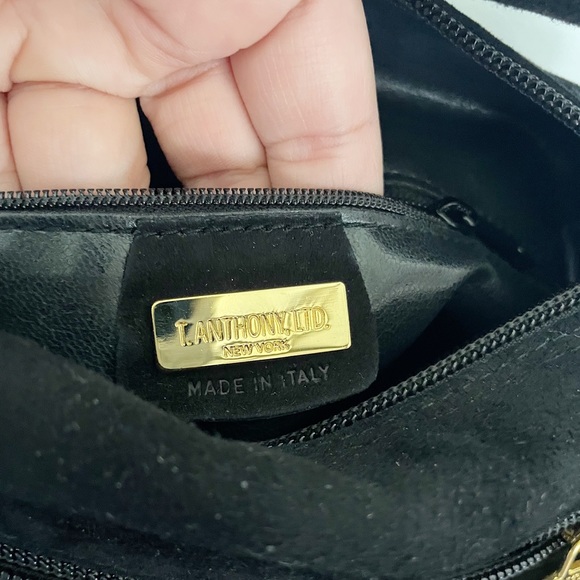 T. ANTHONY Ltd || Vintage Black Velvet Hand Bag - Picture 6 of 6